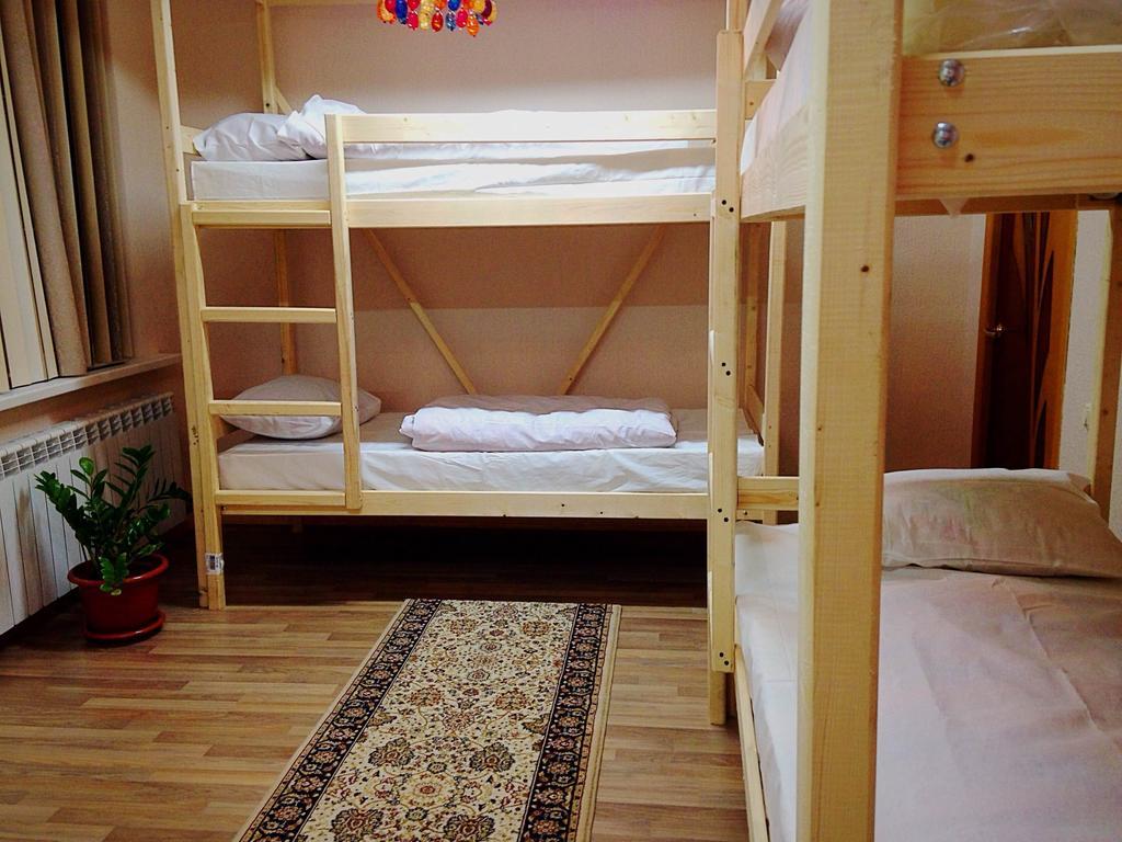 Hostel Arzy Atyraū Стая снимка
